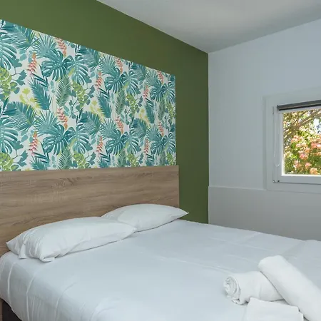 Kyriad Direct Toulon Ouest - Sur 호텔 2*