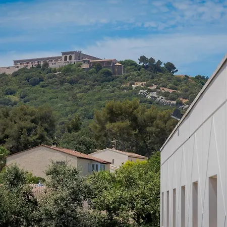 Kyriad Direct Toulon Ouest - Sur 호텔 2*