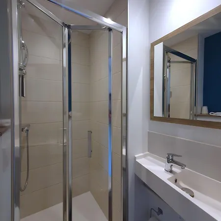 Kyriad Direct Toulon Ouest - Sur 2* 라센느쉬르메르