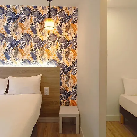 Kyriad Direct Toulon Ouest - Sur 2* 라센느쉬르메르